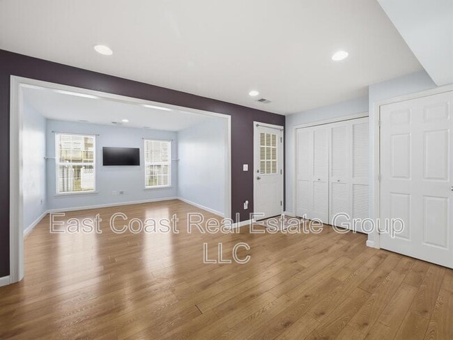 Building Photo - 1247 Mare St