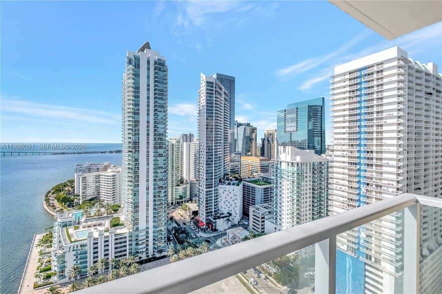Building Photo - 1155 Brickell Bay Dr