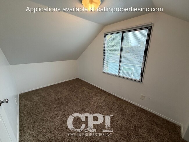 Building Photo - 321 21st Ave