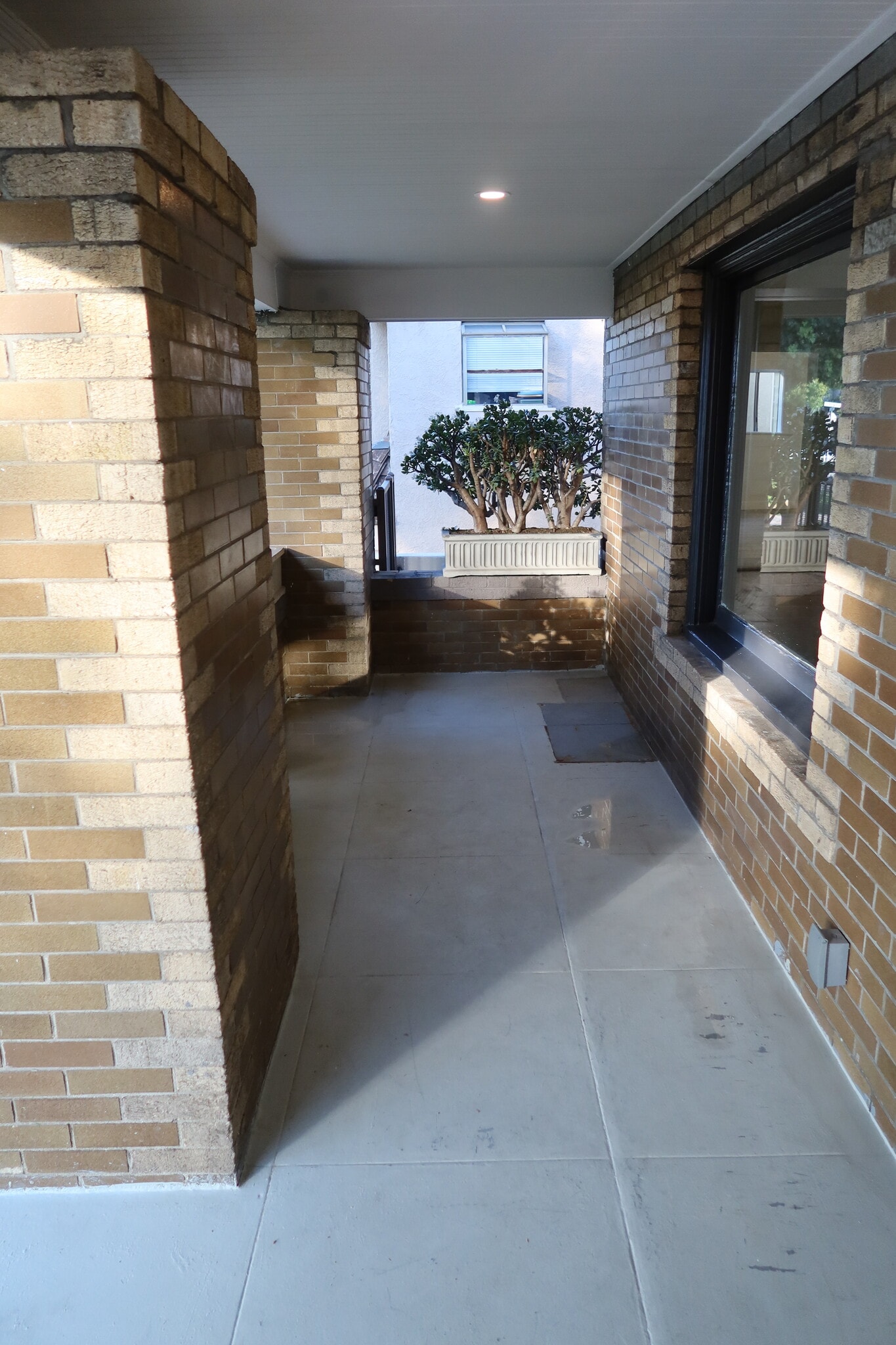 Building Photo - 537 W Milford St