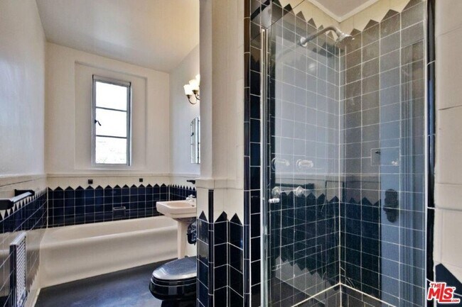 Building Photo - 1314 Hayworth Ave