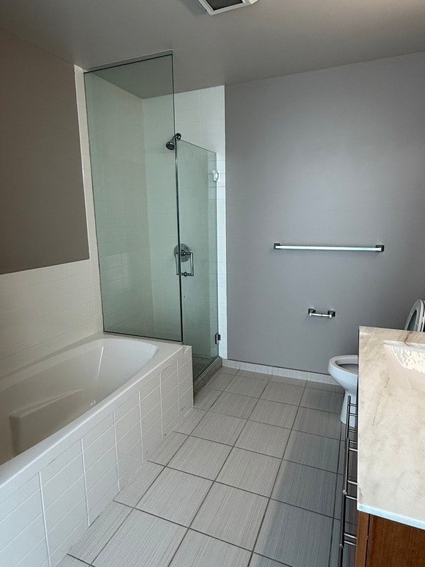 Building Photo - 11 W Grand Ave