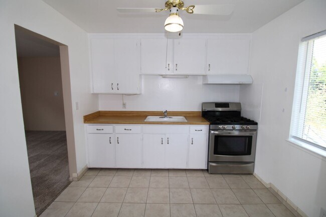 Building Photo - $3095 - Cozy 2/1 in the heart of Downtown San Jose