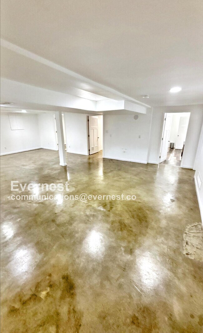 Building Photo - 1515 Mautenne Dr