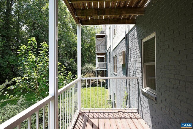 Building Photo - 545 Burgoyne Rd