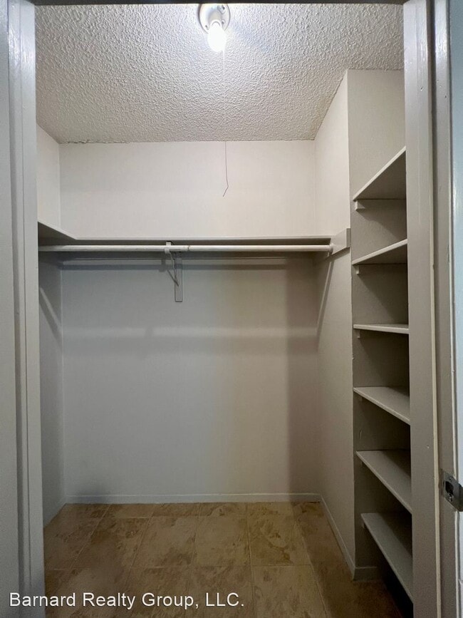 Building Photo - 2 br, 1 bath House - 402 Fredericksburg #1...