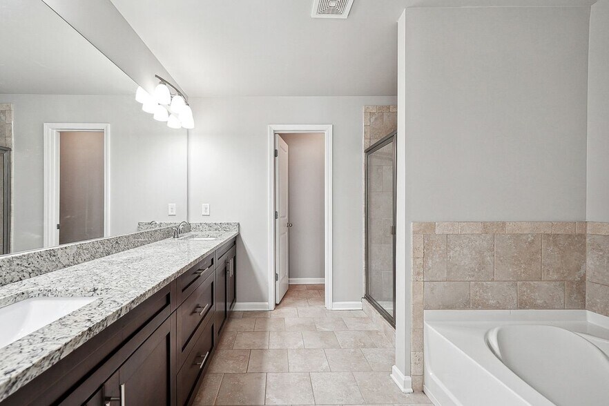 Building Photo - 5590 Bright Cross Wy