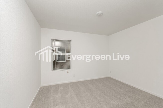 Building Photo - 1211 Falcon Hts Dr