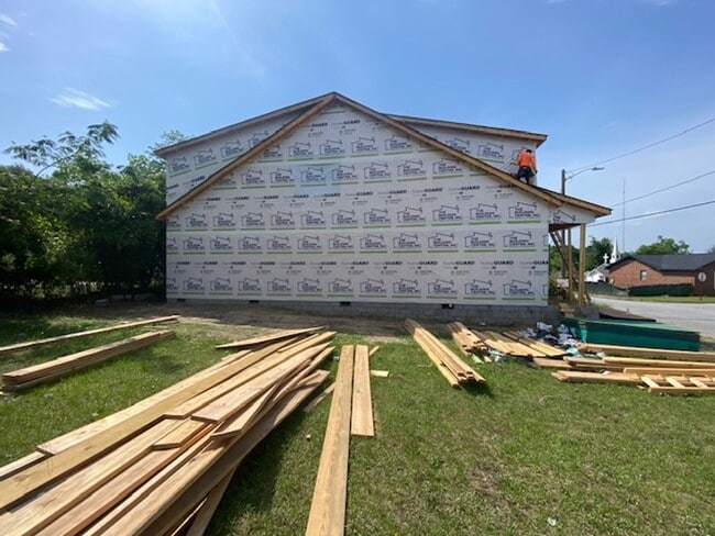 Building Photo - 1218 House St