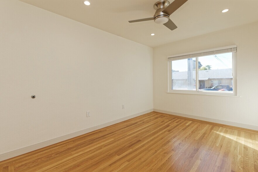 Building Photo - 6152 Overdale Ave