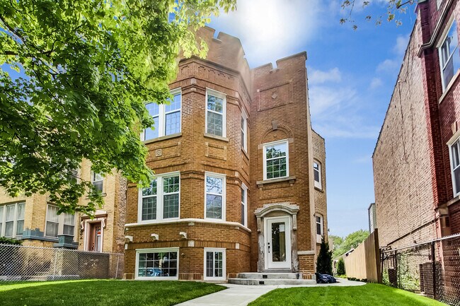 Building Photo - 5050 N Ridgeway Ave