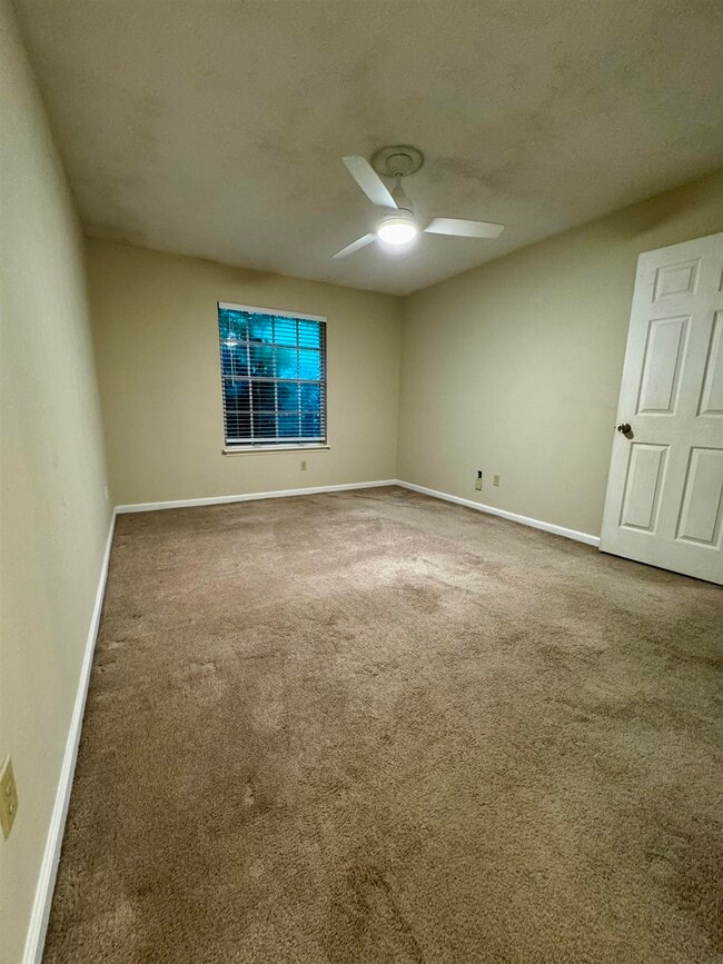 Building Photo - 2910 Richview Park Cir N
