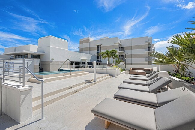 Building Photo - 155 E Boca Raton Rd