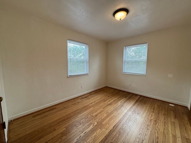 Building Photo - 214 Basswood Ave