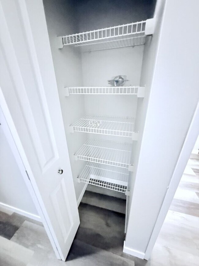 Building Photo - 2 Bedroom 1 Bathroom Remodel