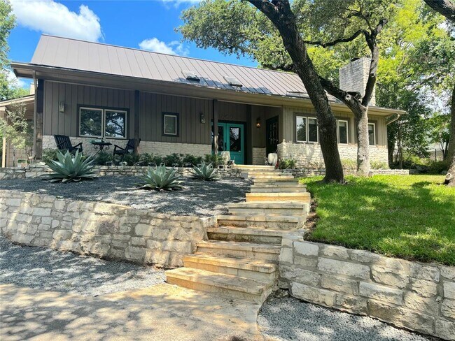 Building Photo - 806 Rock Creek Dr