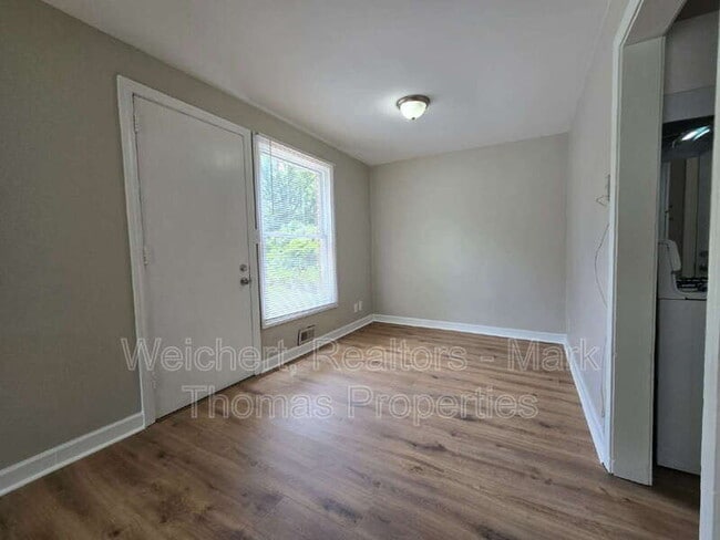 Building Photo - 1116 Delano St