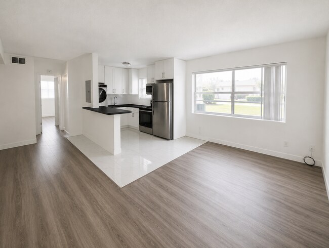 Interior Photo - 515 Apartments