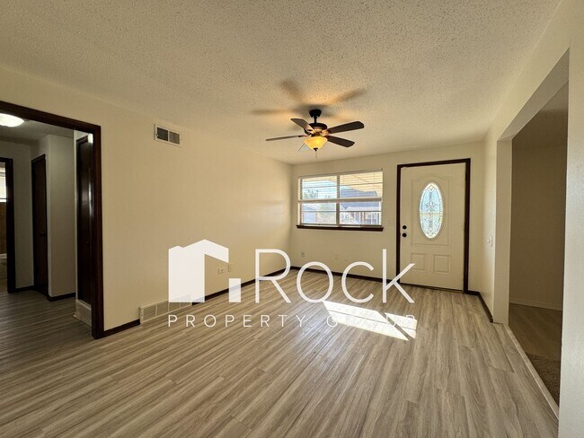 Building Photo - 3Bed/1Bath Home in Moore with Covered Fron...