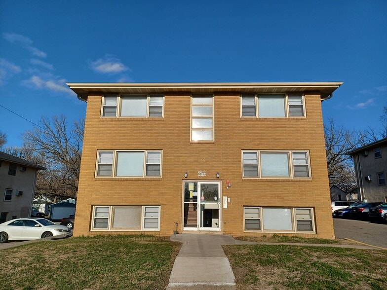 Building Photo - 4433 University Ave NE