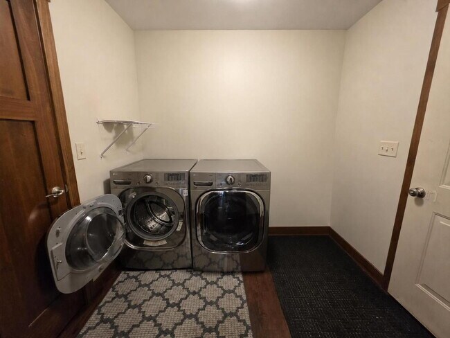 Building Photo - FREE SEPTEMBER RENT for this Spacious 4-Bedroom Home with Vaulted Ceilings with Finished Basement...