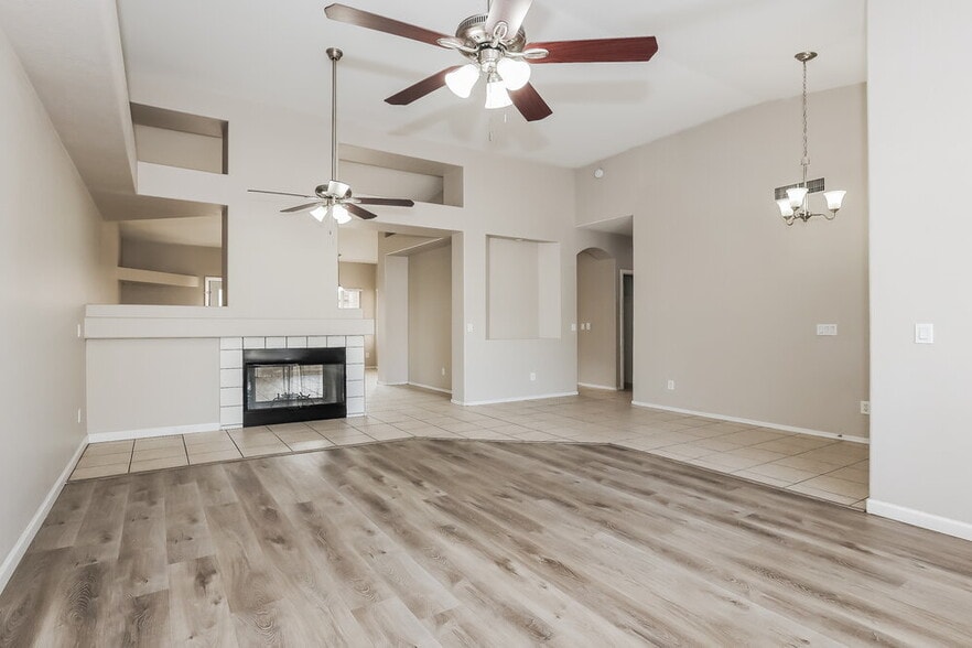 Building Photo - 1563 E Scott Ave