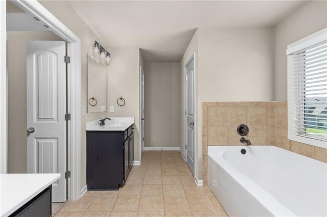 Building Photo - 2340 Cain Cir