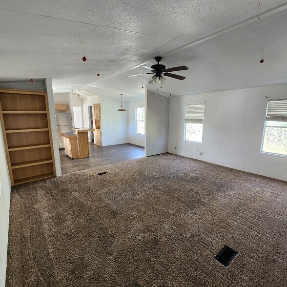 Building Photo - 15275 Country W Dr