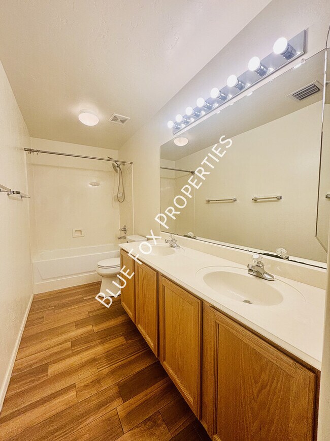 Building Photo - 10451 N Calle Verano Seco