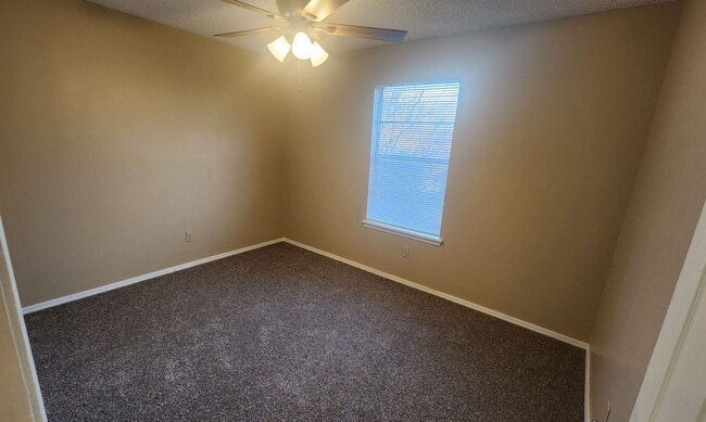 Building Photo - Spacious 2 bed, 1 bath unit in Sand Springs