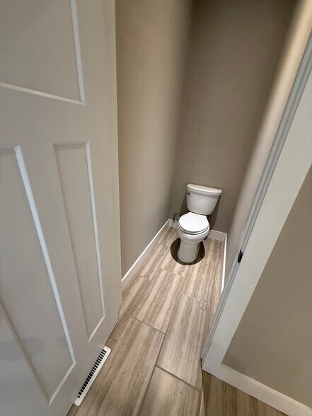 Building Photo - 1124 Cross Pointe Dr