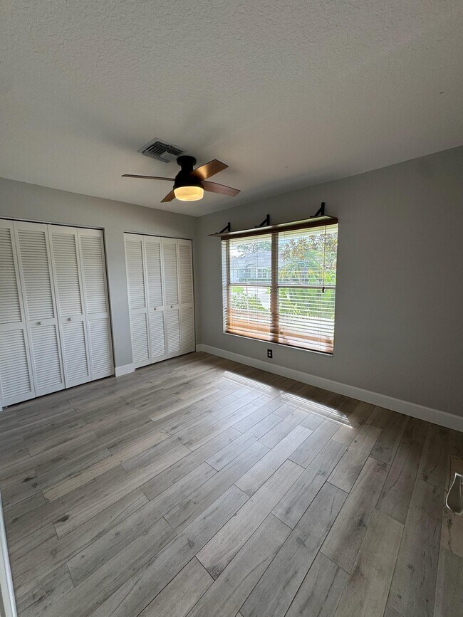Building Photo - 12872 Meadowbend Dr