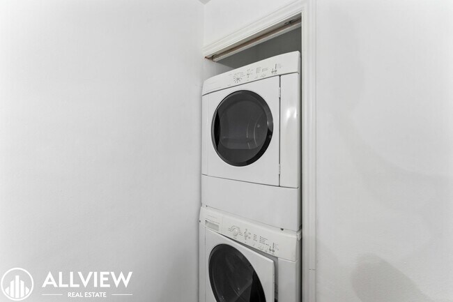 Building Photo - OCEAN VIEWS! Renovated 2 Bed, 2.5 Bath Townhome in San Clemente!