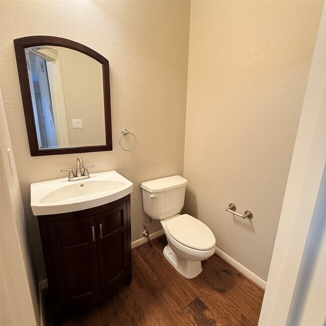 Building Photo - 9200 Westheimer Rd