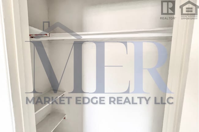 Building Photo - 3Bed/2Bath Apartment at 48th St/Thomas! Move-In Ready on 05/14/2026!--FENCED-IN YARD! NO HOA!