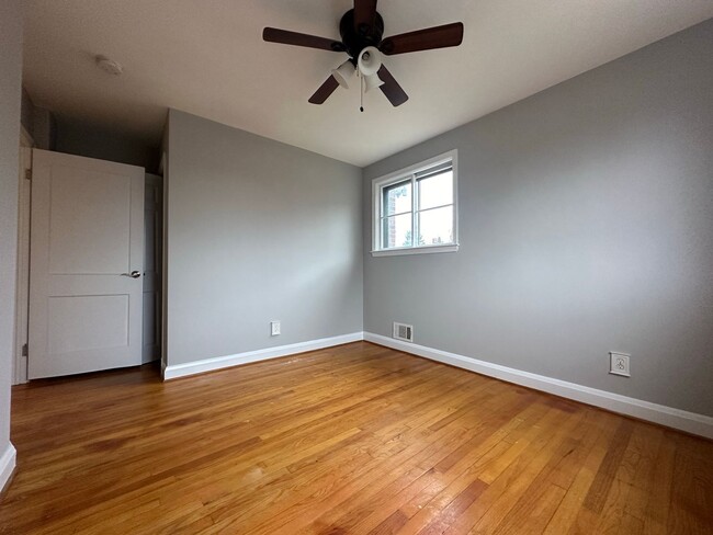 Building Photo - Three-Bedroom House In Parkville