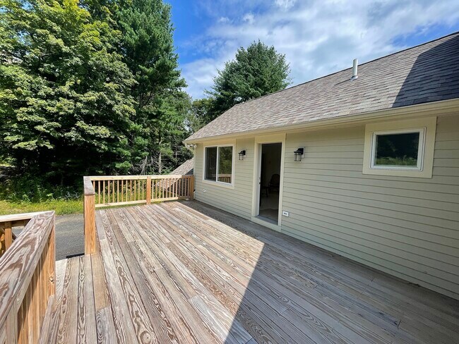 Building Photo - 175 Arch Bridge Rd