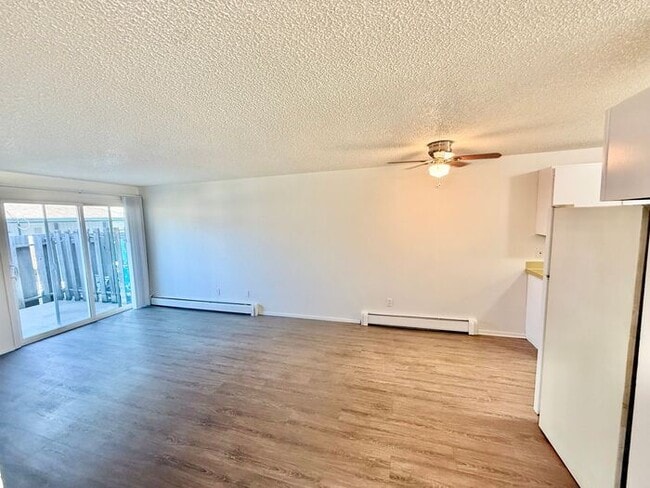 Building Photo - Updated 2 bedroom apartment in north Loveland! Rent Includes Water/Sewer/Gas/Trash/Common Area El...