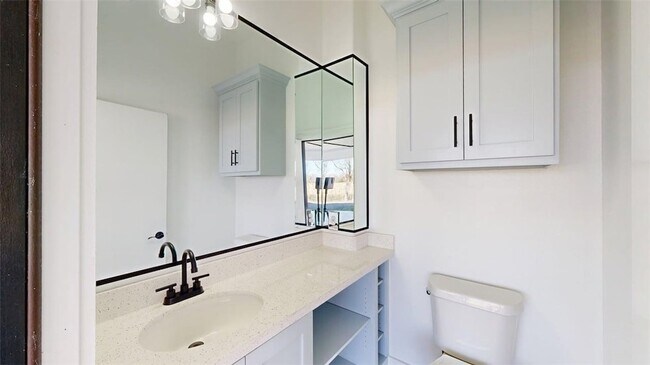 Building Photo - 4867 N Oakland Ln