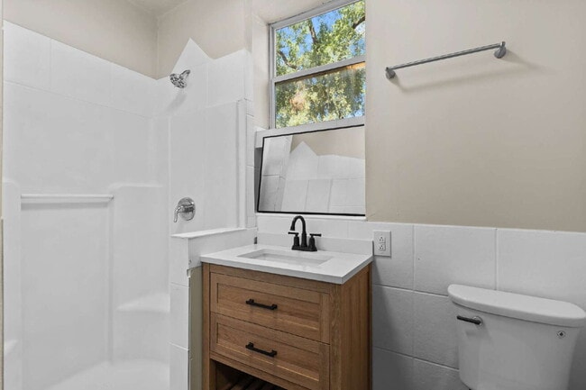 Building Photo - For Rent: Spacious 4 Bedroom Home in South...