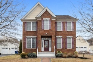Building Photo - 45 Fenton Ln