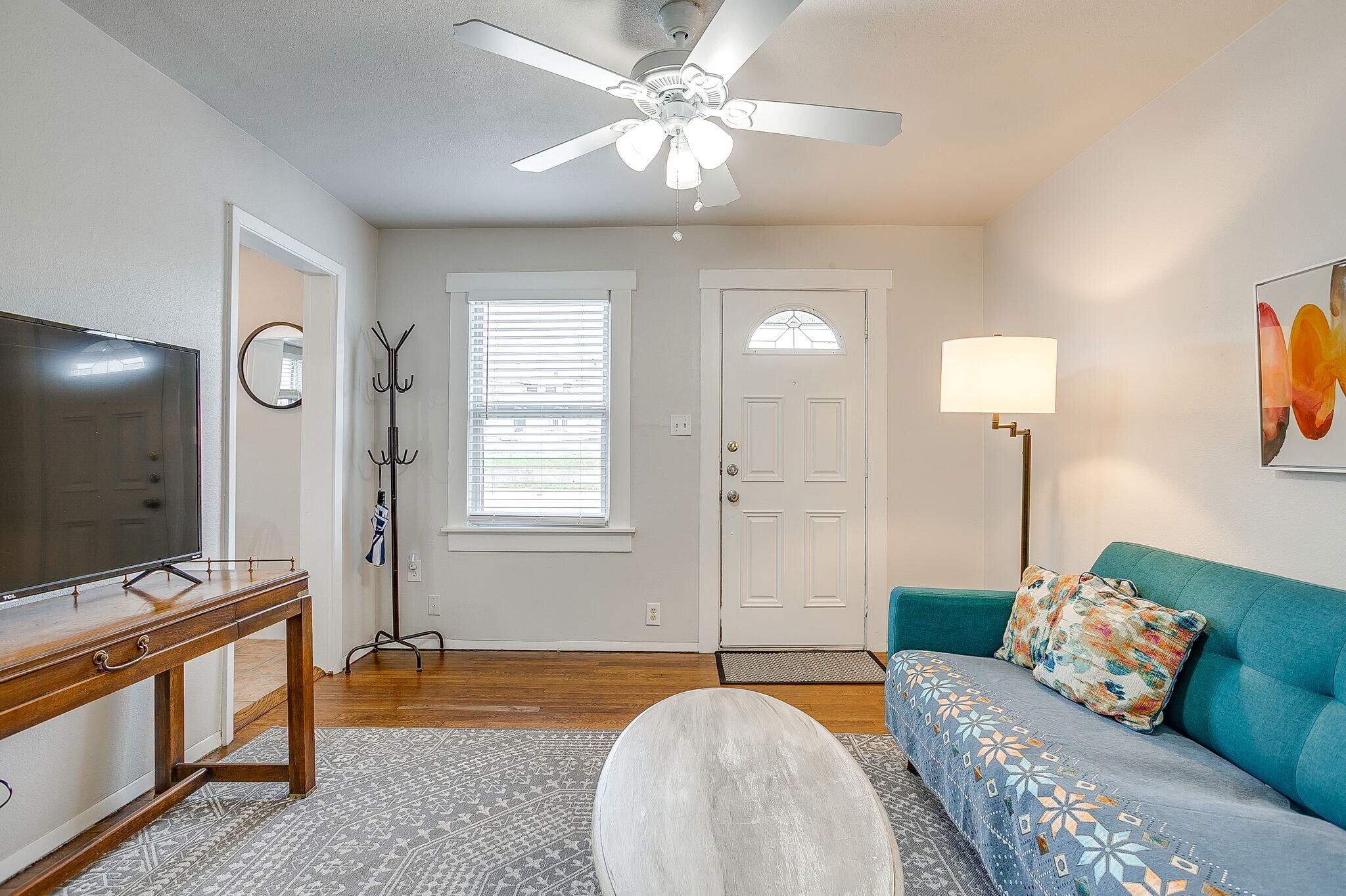 Building Photo - 1600 Belle Pl