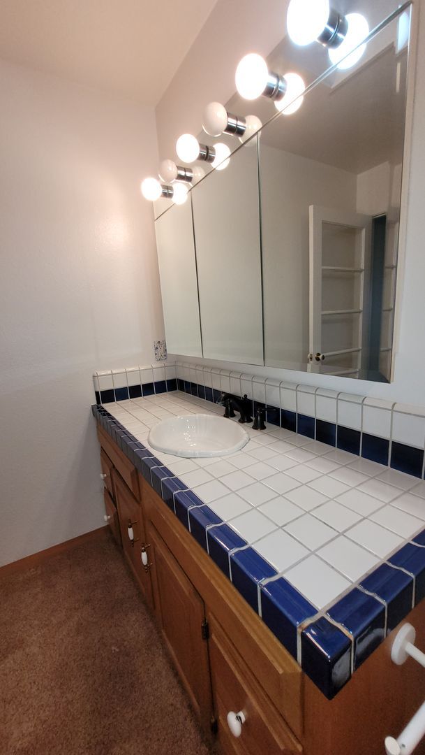 Building Photo - Friars Village - close to USD and Fashion Valley