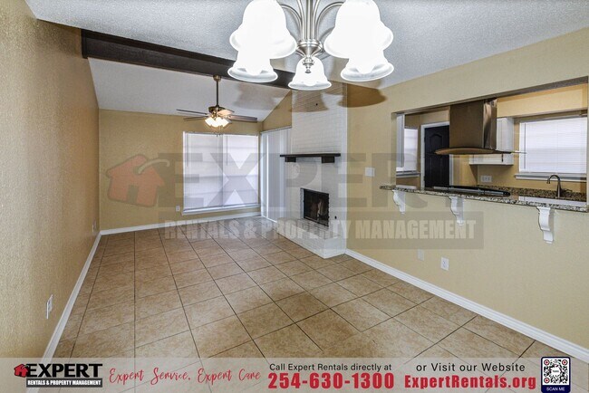 Building Photo - 1233 Royal Crest Dr