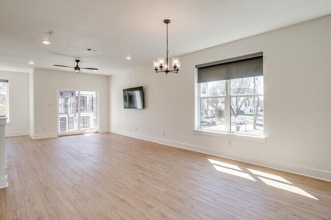 Building Photo - 2335 Benbrook Blvd