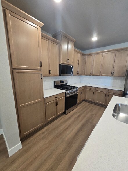 Building Photo - 4829 Autumn Leaf Dr