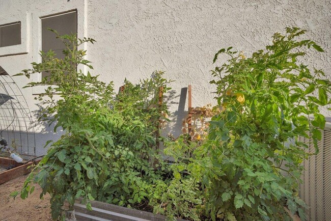 Building Photo - 45180 Debbie Dr