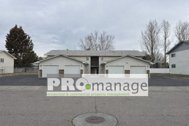 Building Photo - 3 Bed, 1 Bath Apartment w/ 1-Car Garage - Idaho Falls