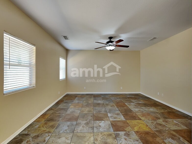 Building Photo - 9318 N 186th Ln