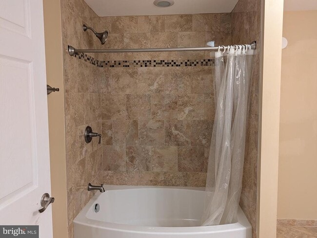 Building Photo - 9537 Evergreen Circle